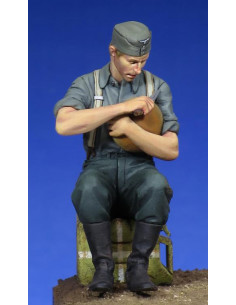 German Eating soldier WW II