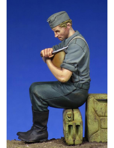 German Eating soldier WW II