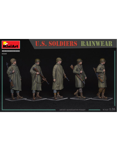 U.S. Soldaten in Regenbekleidung