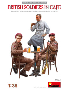 British Soldiers in Cafe, 1/35